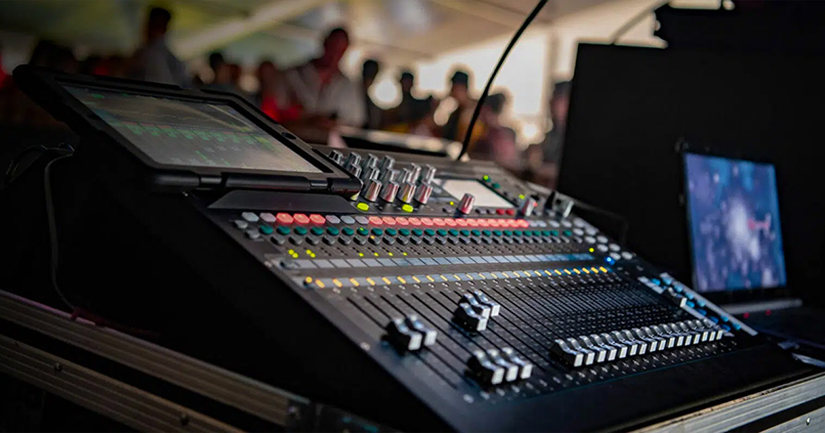 I mixer Allen & Heath serie Qu sono mixer digitali che strizzano l'occhio agli utenti abituati al workflow dei mixer analogici